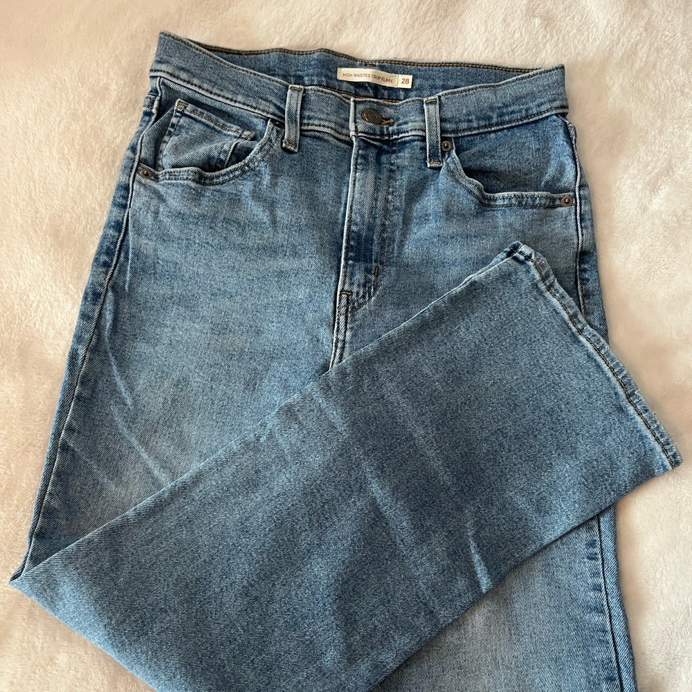 HIGH RISE FLARE LEVIS JEANS 💛